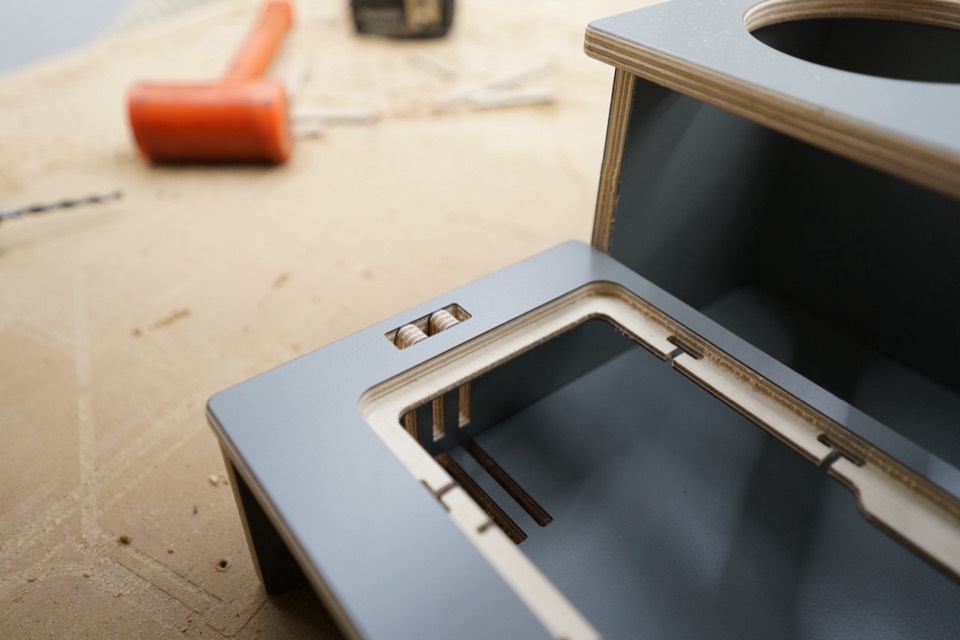 L300 Center Console — photograph 1