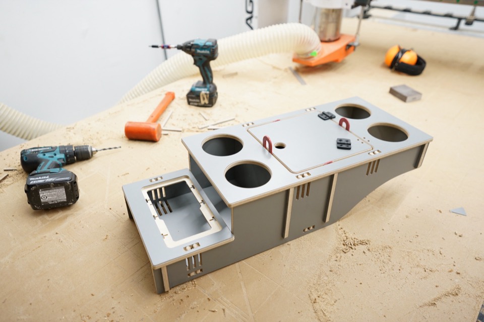 L300 Center Console — photograph 2