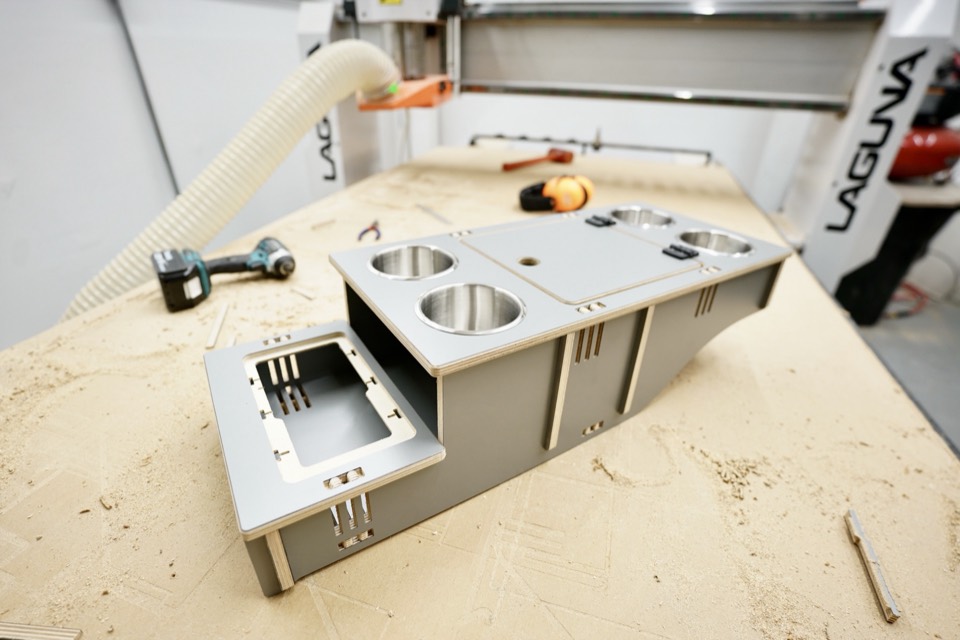 L300 Center Console — photograph 6