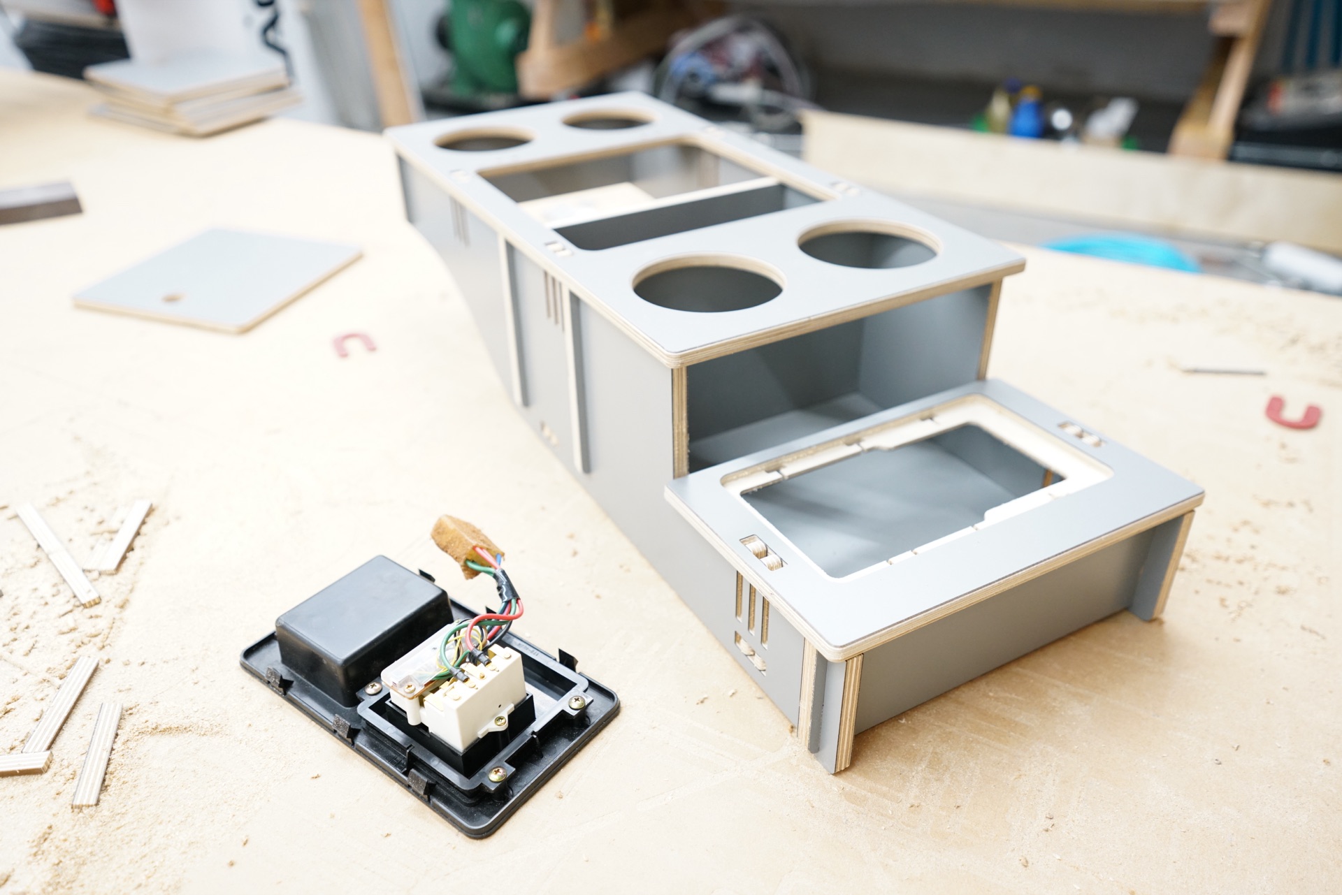 L300 Center Console - Photo 6